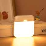 lampe chevet led rechargeable adhésif détecteur mouvement blanc moderne sans fil usb