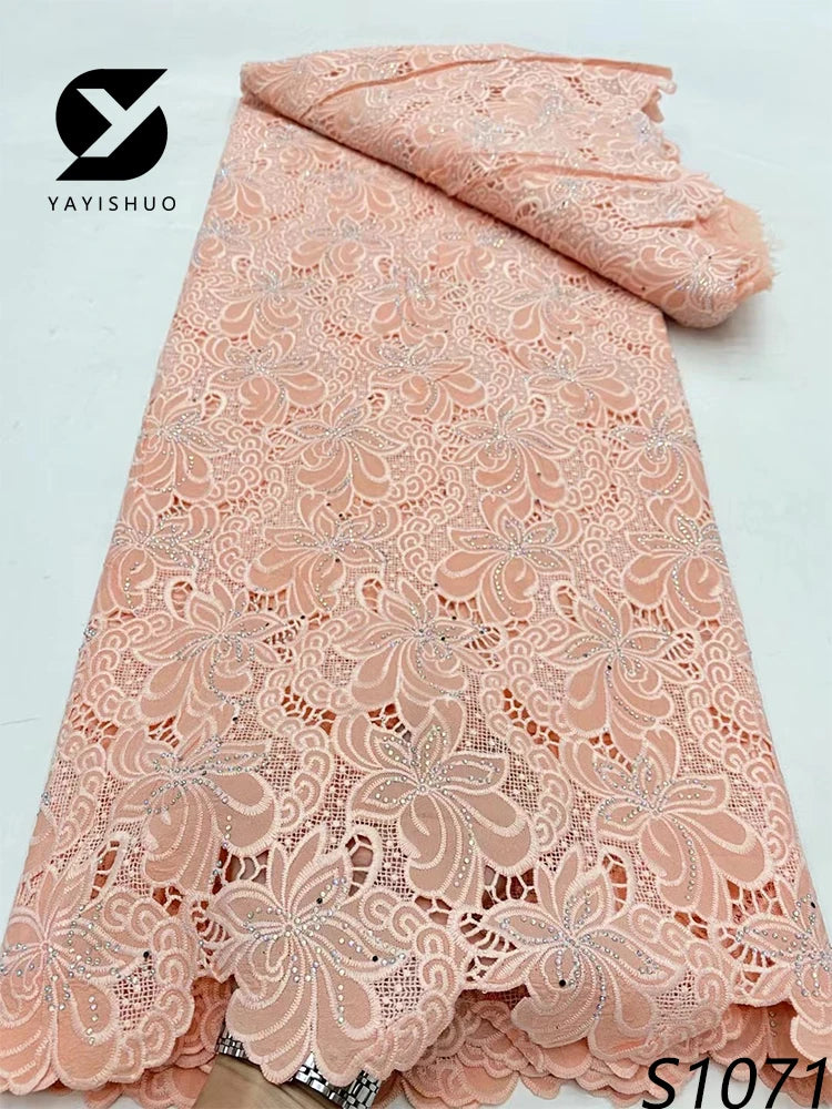 tissu dentelle bleu clair rose fleurs motifs floraux élégant dorées occasion partie