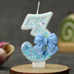 décoration anniversaire bougie chiffre paillettes argentées bleu clair festive tringle métallique simple élégante cute