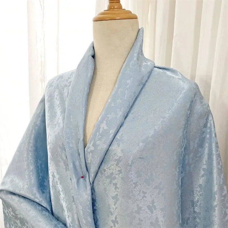 tissu jacquard fleurs blanches vert bleu clair rose pâle kimono traditionnel opaque polyester élasthanne