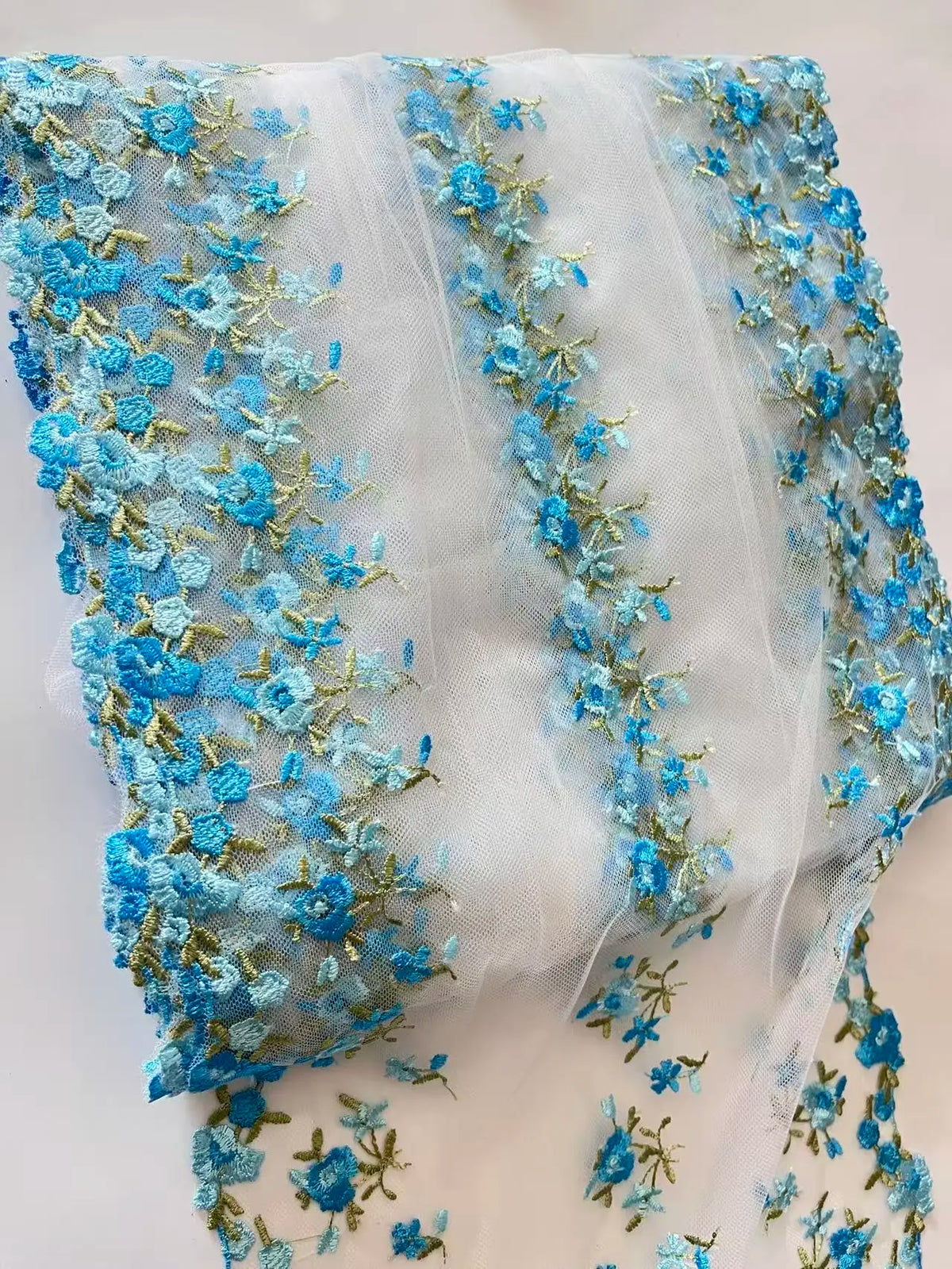 ruban brodé fleurs bleues tulle transparent motifs floraux romantique tissu polyester large délicatstituição do