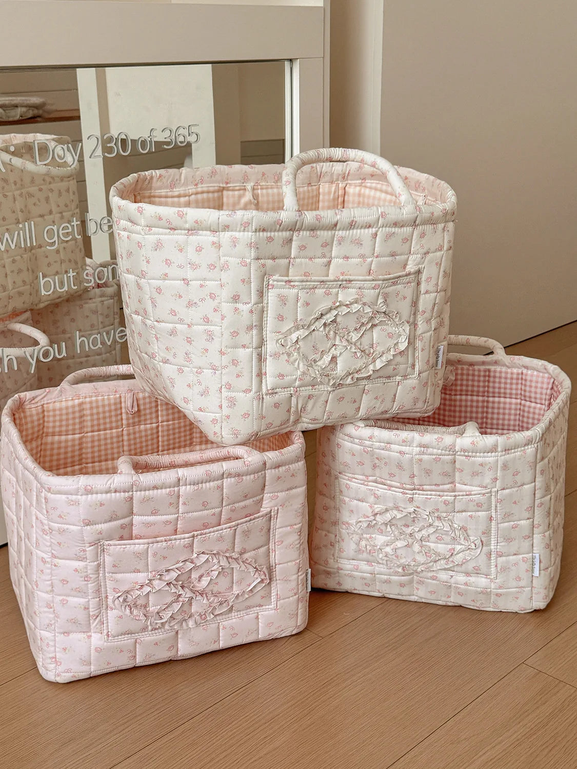 panier rangement tissu rose motifs floraux doux romantique