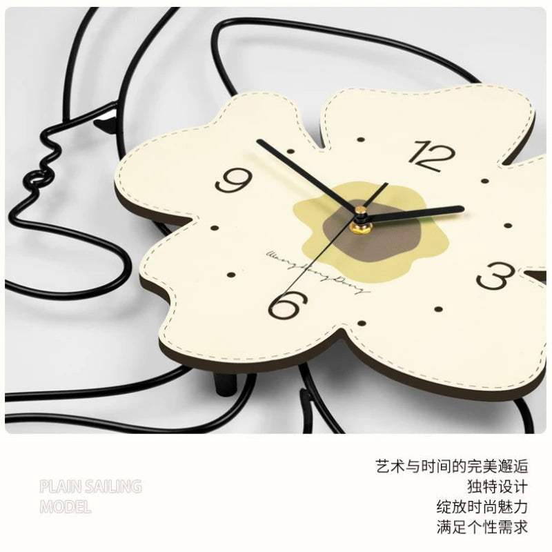 horloge murale moderne visage féminin fleurs minimaliste salon chambre