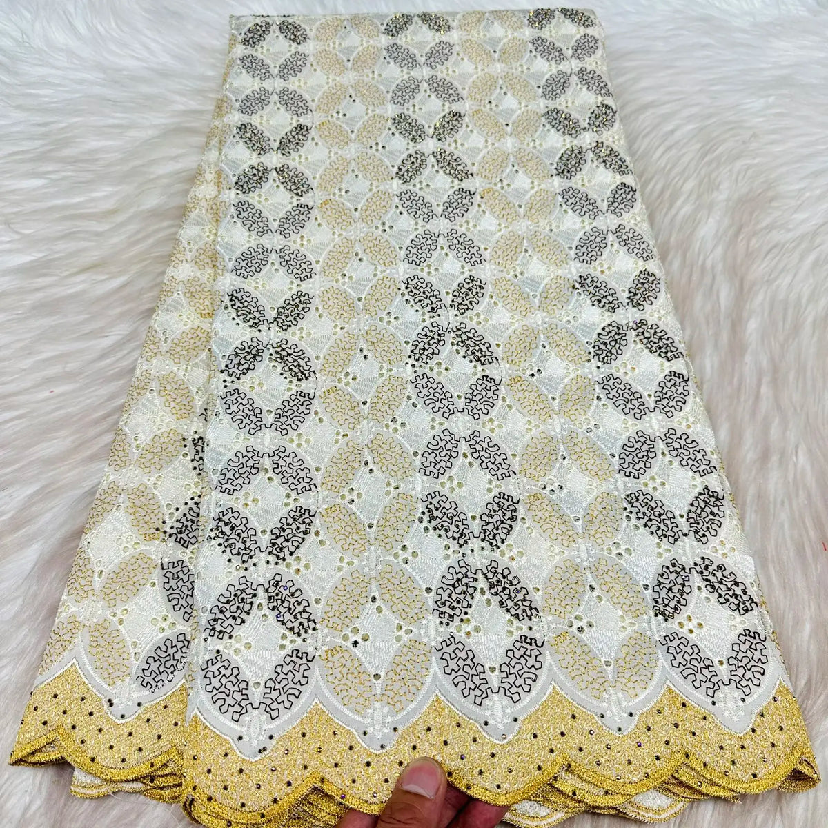 tissu brodé coton blanc doré noir vert bleu rose marron motif géométrique résistance déchirure