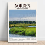 Paysage pittoresque de Norden, une charmante ville d'Ostfrise, en Allemagne, avec ses prairies verdoyantes, ses rivières sinueuses et ses bois luxuriants.