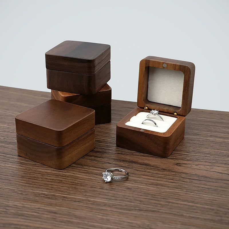 boîtes bijoux marron foncé bois naturel classique dorés coussin blanc rangement bagues boucles d'oreilles