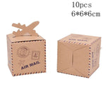 boîtes cadeaux marron clair texture cartonnée vintage ruban coton étagères événements anniversaires noël mariage