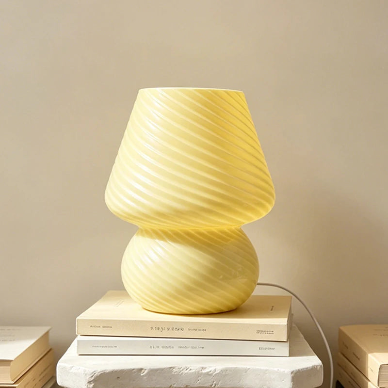 lampe poser contemporaine marron blanc jaune texture marbrée motifs géométriques opacité minimaliste
