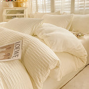 ensemble literie blanc cassé housse couette gaufrée taies oreillers effets texturés minimaliste chambre