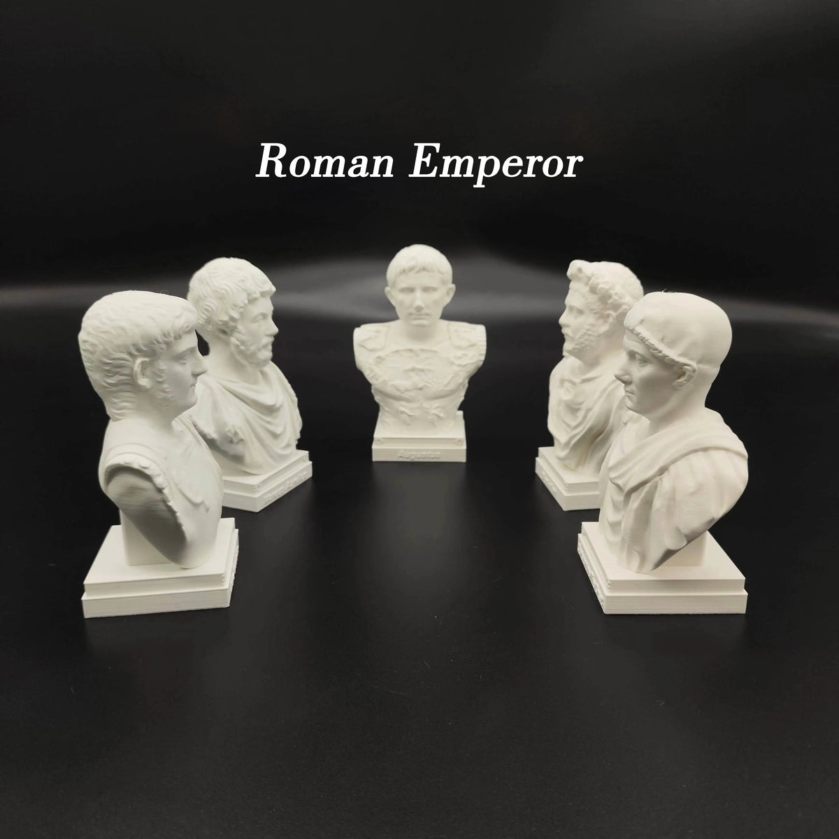 statues romaines antiques blanc bustes historiques détails classiques socle carré blanc