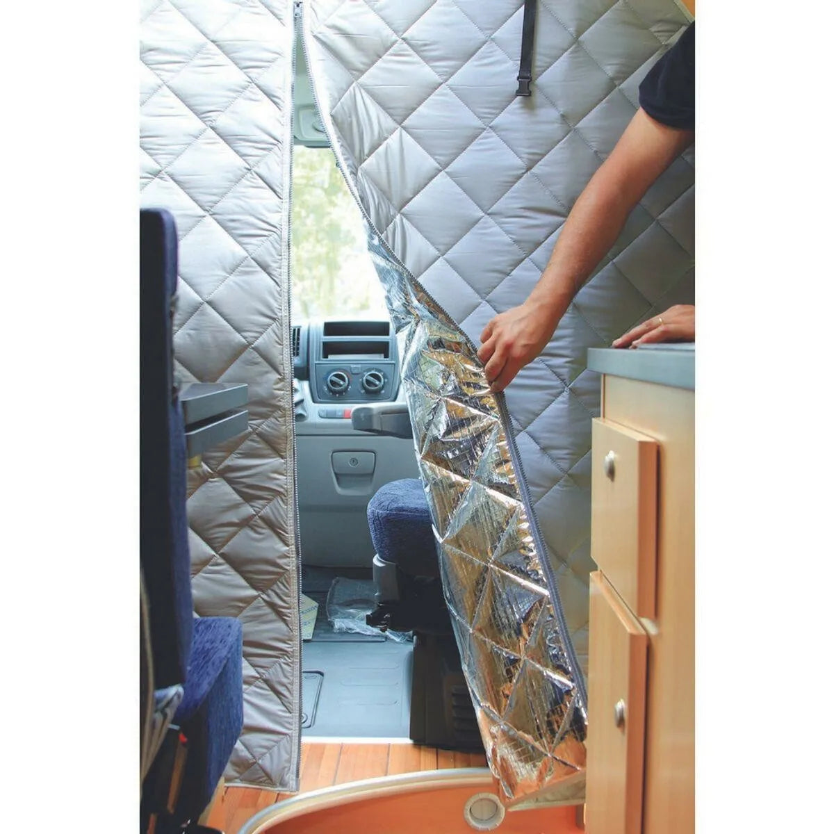 rideau voiture gris quilté moderne rubans adhésifs isolation thermique camping car