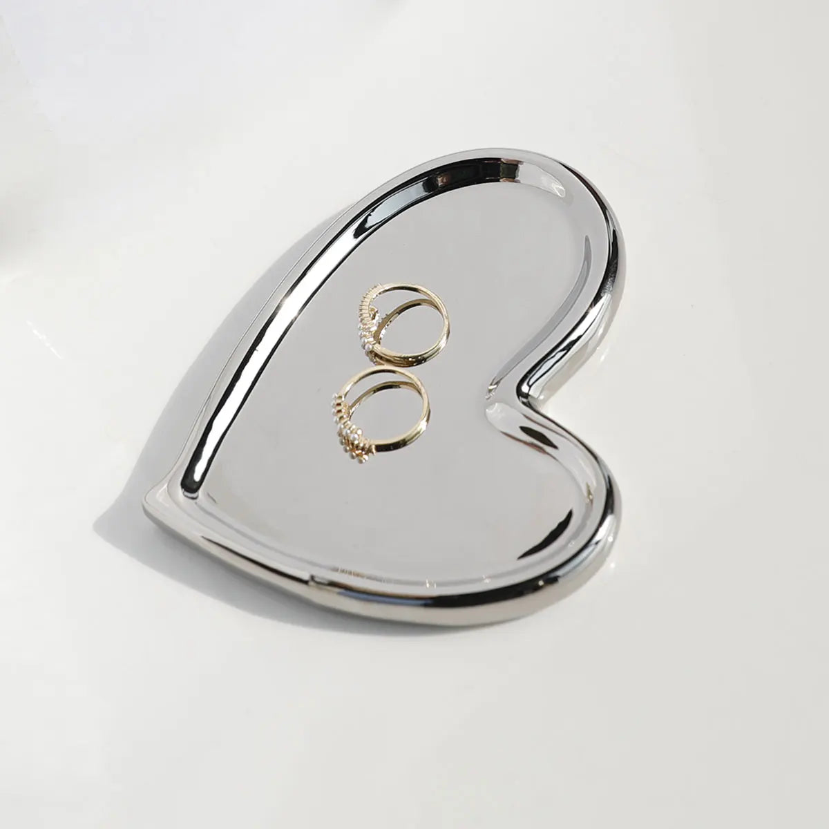 support bijoux argenté moderne plateau lisse brillant rangement clés ornement