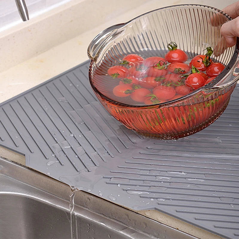 tapis drainage silicone gris rayures moderne cuisine séchage utilitaire contemporain élégant texturé absorbant