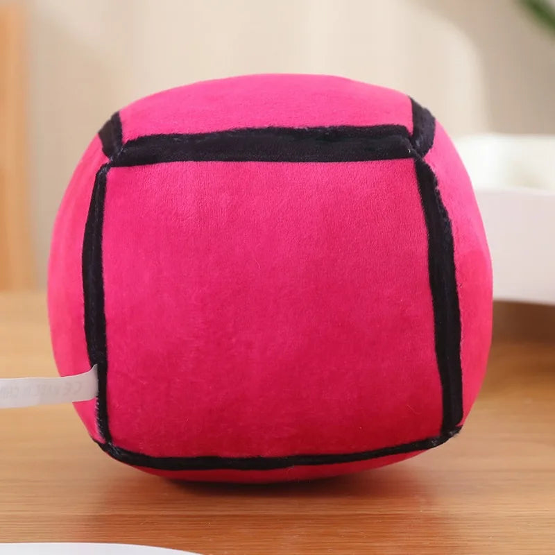 peluche cube dessin animé visage sourire couleur rouge jaune vert rose bleu noir