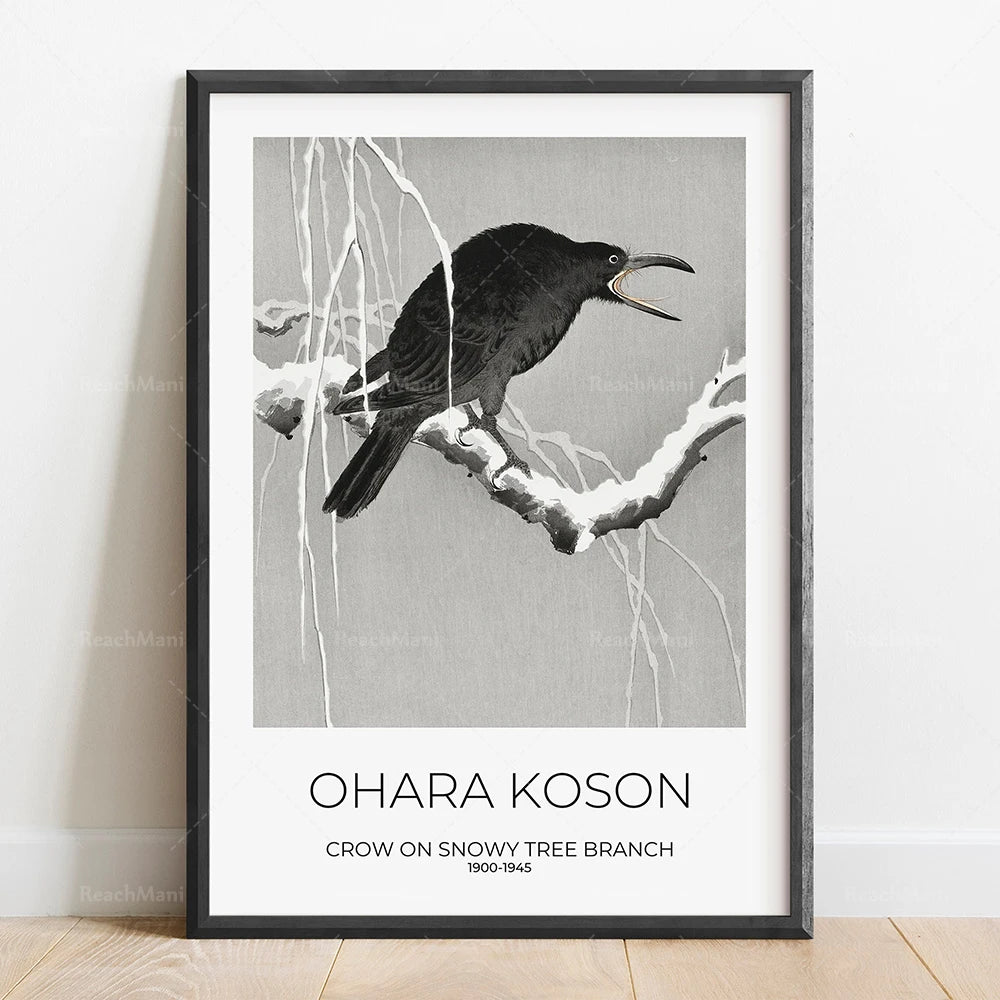 Un corbeau au plumage noir perché sur une branche enneigée, avec une légende indiquant le titre de l'œuvre et le nom de l'artiste.