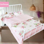 ensemble literie maison poupée lit tête lit métal couverture drap taies oreillers motifs floraux