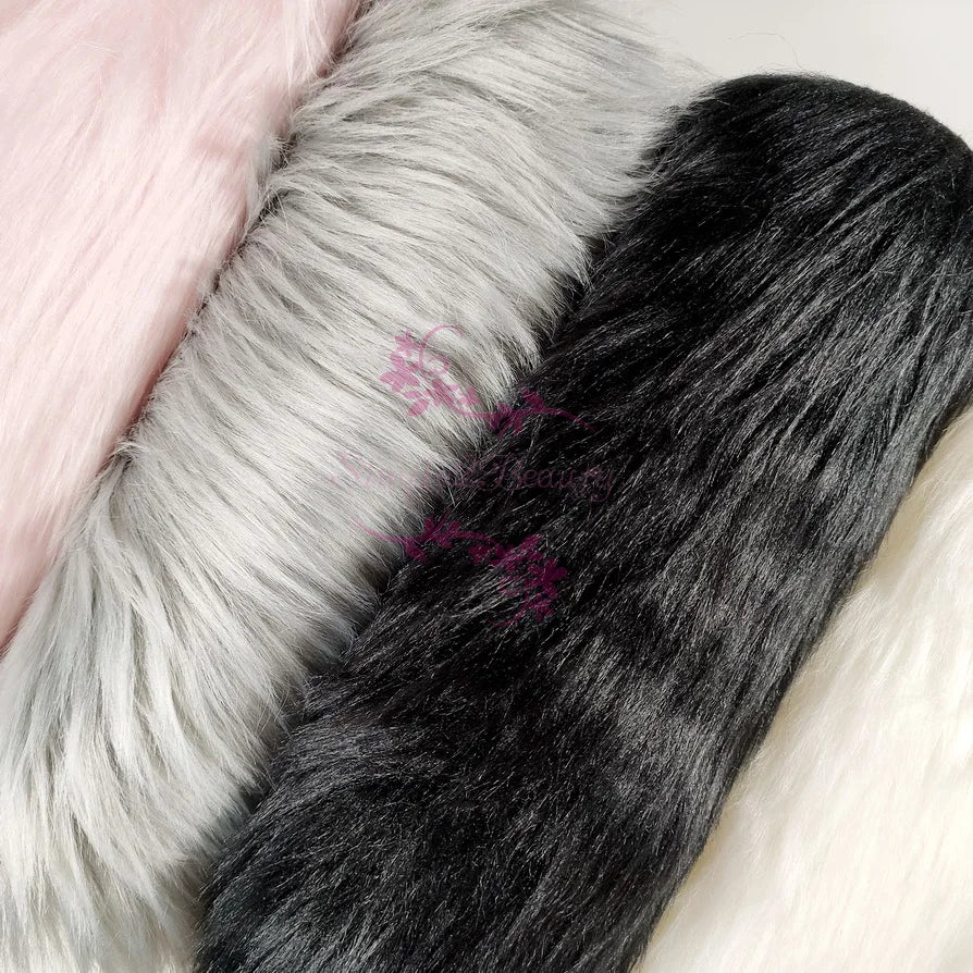 coussin fourrure synthétique doux gris noir rose clair moderne confortable pliable lavable étiquette fleursstylisees