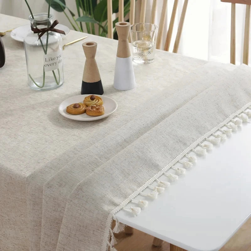 nappe table lin beige pompons blancs marbrure assiettes vases scandinave minimaliste rustic chic