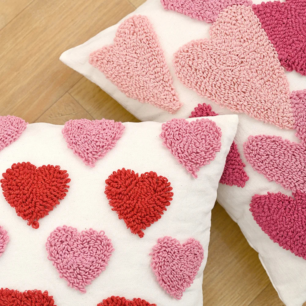 housse coussin brodée velours coton motif cœur relief rose décoration maison valentin 45x45cm