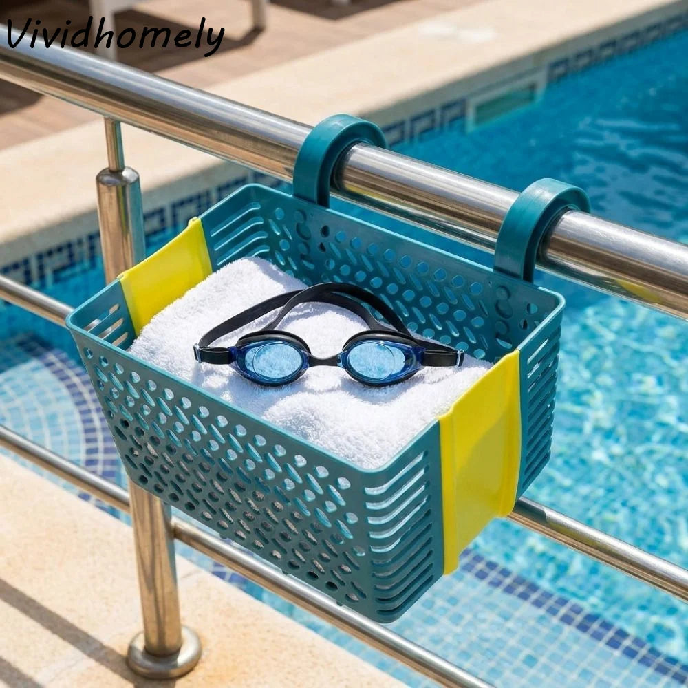 panier suspendu perforé moderne serviettes lunettes flacons rangement piscine bleu turquoise jaune blanc