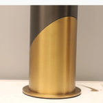 vase decoratif moderne noir doré geometrique arrangement fleurs table minimalistebranches feuilles rougeOpaque matelasse