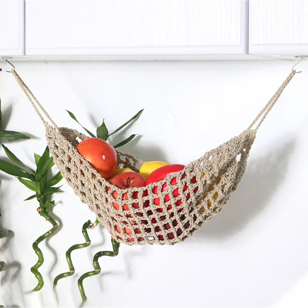 panier suspendu tressé fruits légumes beige clair rouge jaune vert semi transparent rustique bohème