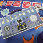 tapis prière enfant motifs islamiques couleurs vives boîte contrôle câble audio écouteurs moderne bleu