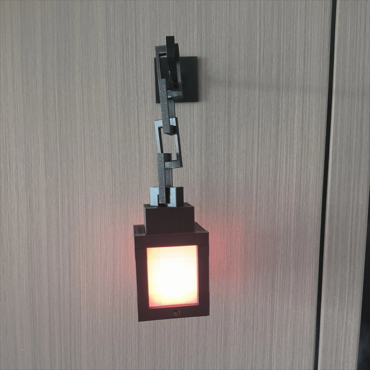 lampe murale décorative moderne led rechargeable télécommande couleurs variées cubique angularité