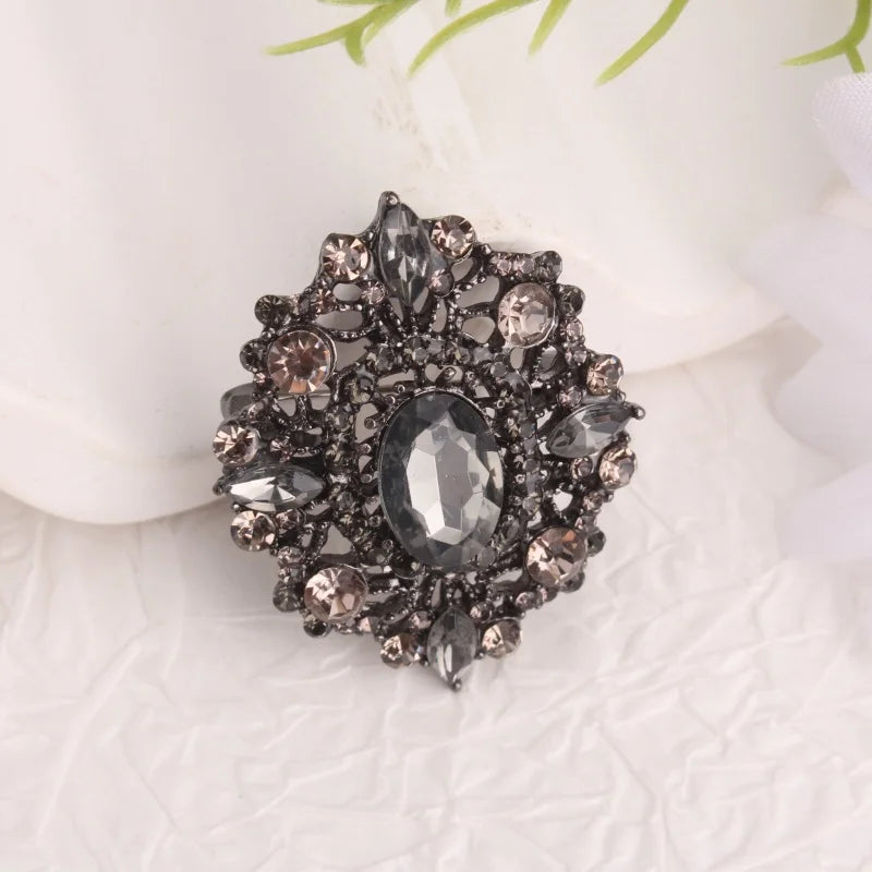 broche vintage strass métal ornements élégants femme décoration manteau robe festive