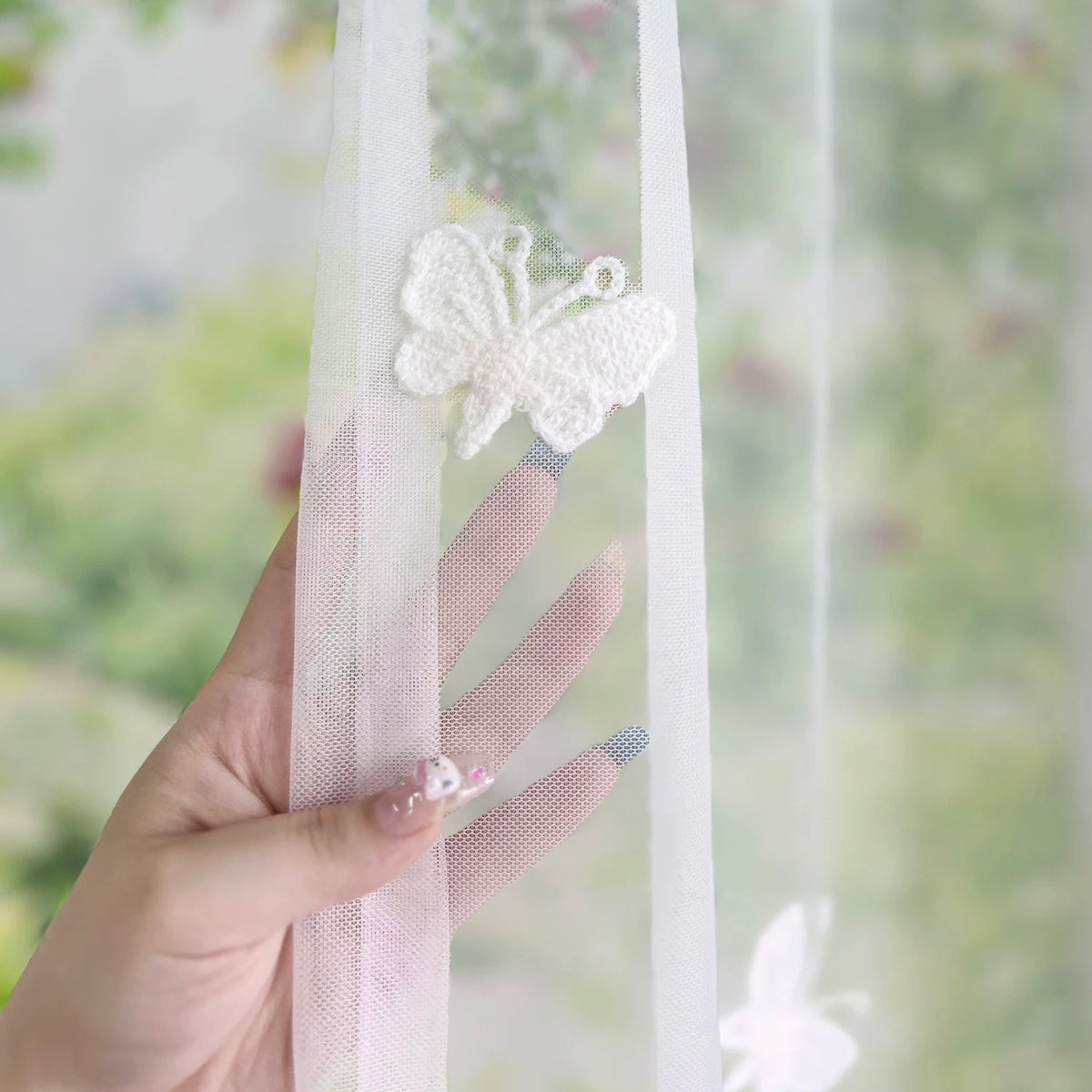 rideau blanc transparent brodé papillons salon chambre enfant decoration pastorale