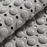 tapis bain doux pieds silicone antidérapant texturé motif nuages gris bleu clair moderne minimaliste