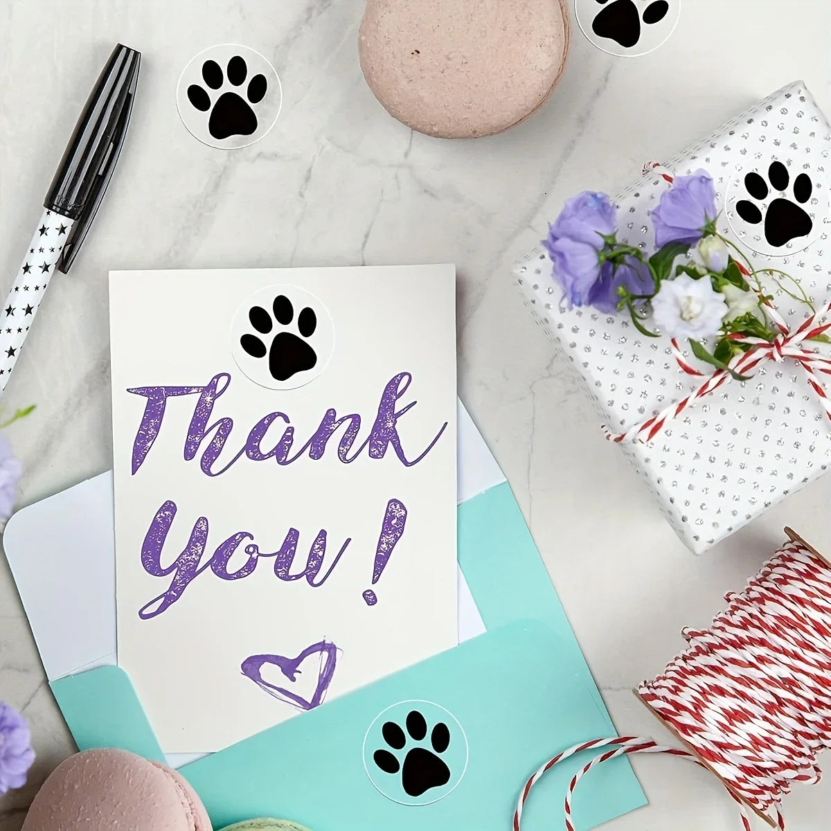 autocollants pattes animaux blanc noir adhésifs décoration anniversaire étiquettes cadeaux simples modernes 500 pièces