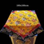 tapis traditionnel brodé patchwork géométrique couleurs vives élégant table manger