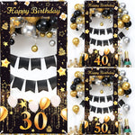 Personne utilisant le cadre photo booth pour une photo d'anniversaire
