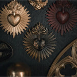 décoration murale cœur gothique or rouge noir relief floral baroque religieux vintage