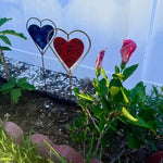 décorations extérieures coeurs métal rouge vert bleu texture grunge artisanal fixés tringle jardin amour