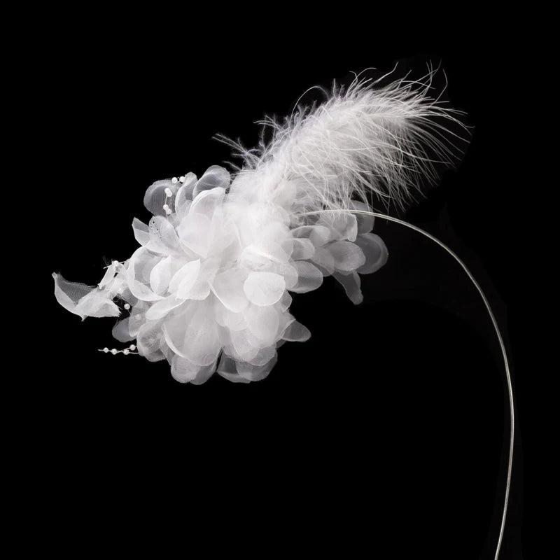 décoration gâteau cygne transparent plumes blanches paillettes argentées mariage anniversaire saint valentin festive