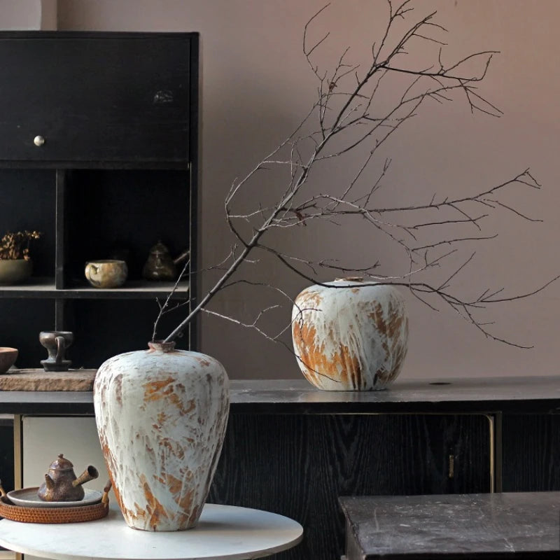 vases céramique rustiques blanc marron marbré branches fleurs séchées minimaliste intérieur