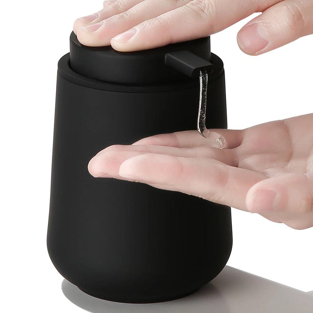 distributeur savon liquide noir mat moderne minimaliste plastique opaque rechargeable salle bain cuisine