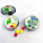 boîte pilules argentée fleurs papillons bouton pression classique organisation médicaments portable unisexe adultes