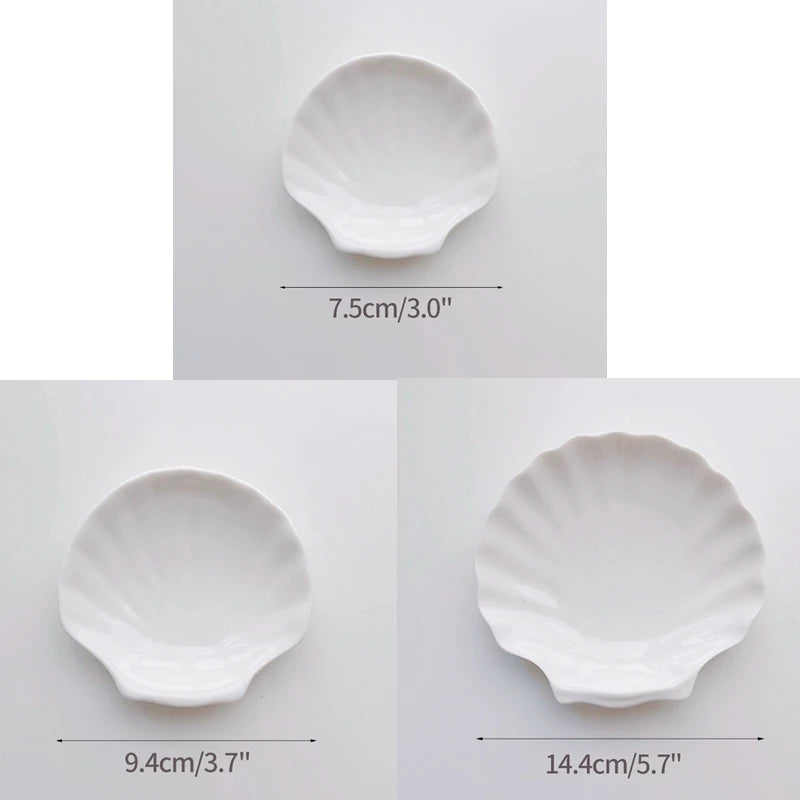 assiettes blanches modernes céramique lisses rangement présentation alimentaire set tailles différentes