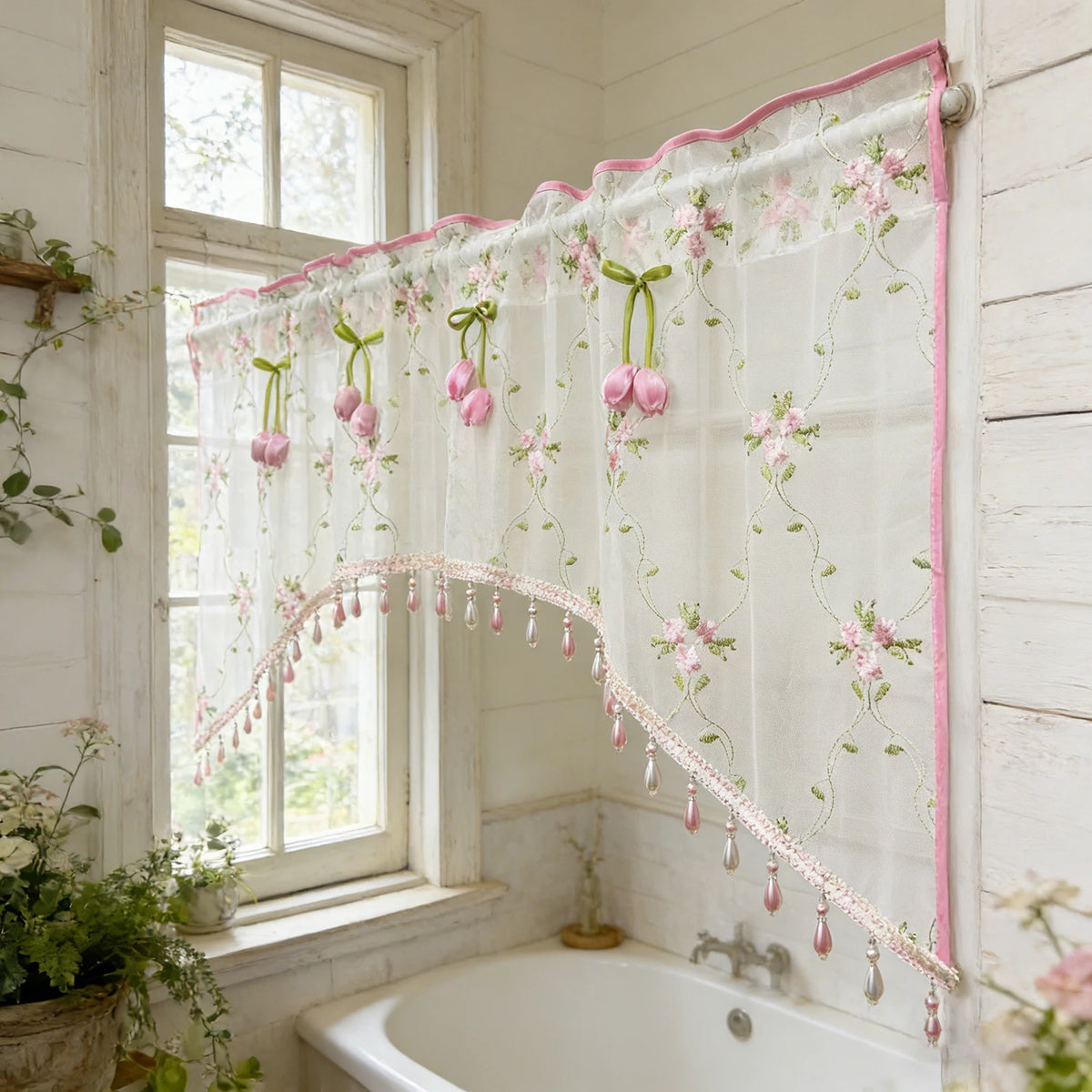 rideau floral transparent rose cerises franges perlées champêtre tringle intérieure maison
