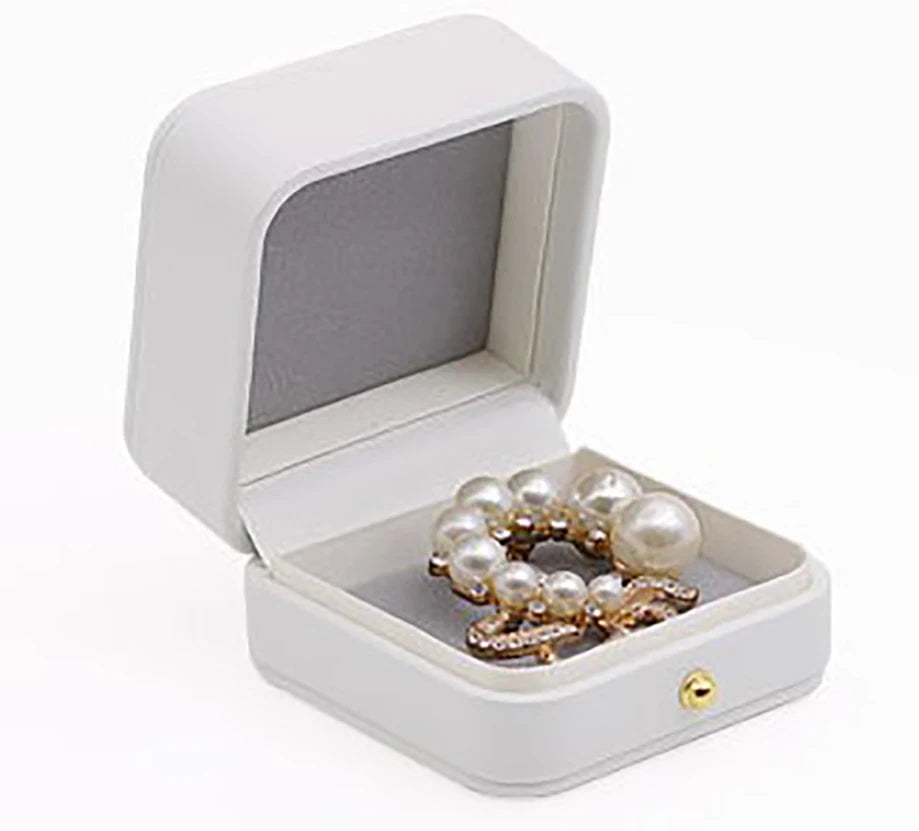 boîtes bijoux cuir blanc classique boutons dorés coffret cadeau emballage bijoux opacité matériauintérieur autres