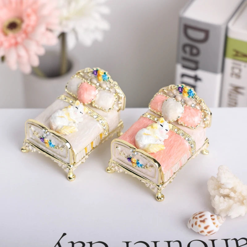 boîte bijoux trinket box baroque lit chat ornements strass tissu texturé rose or