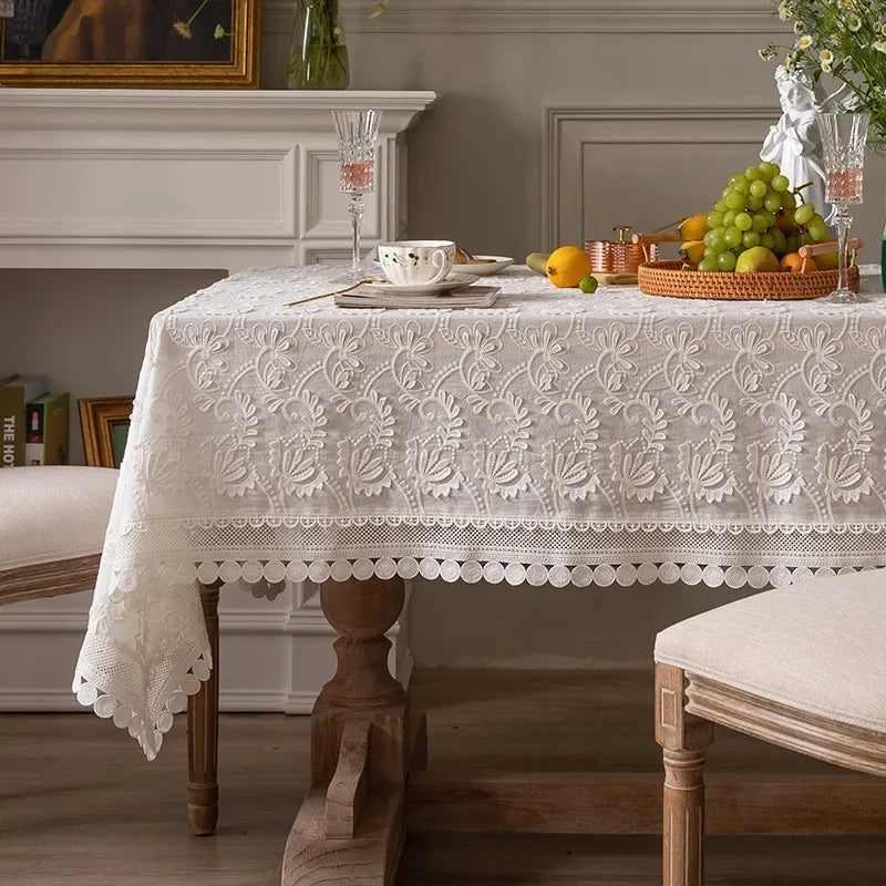 nappe table blanche dentelle brodée fleurs classique mariage fête banquet