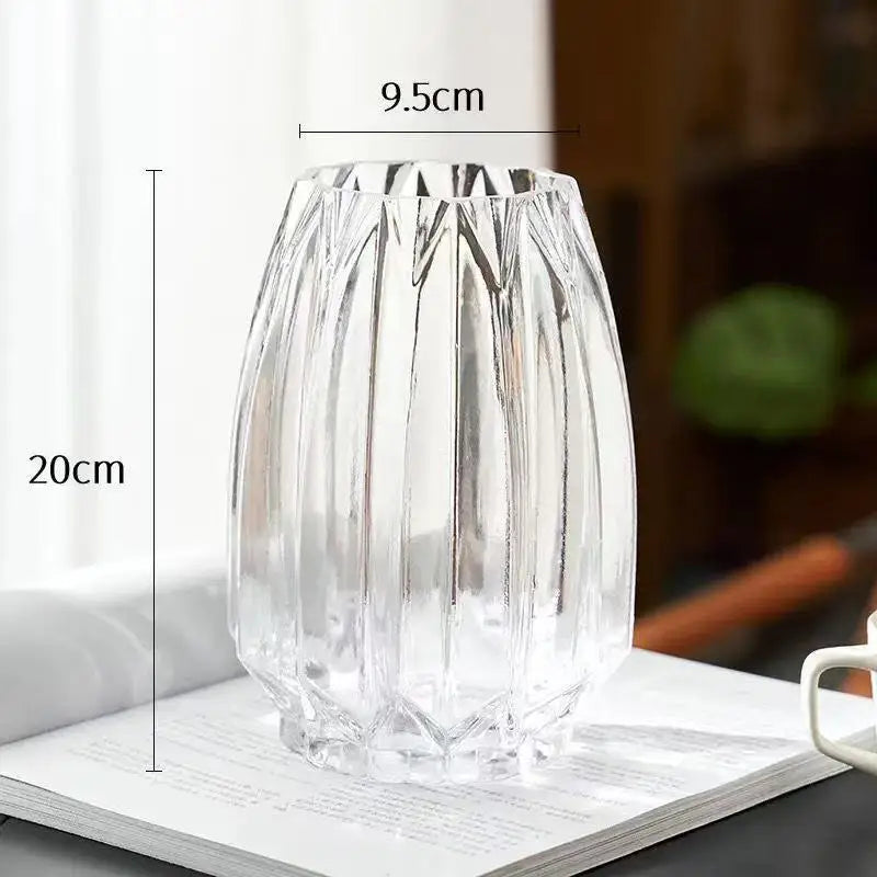 vase verre transparent moderne rayures verticales intérieur salon fleurs arrangements