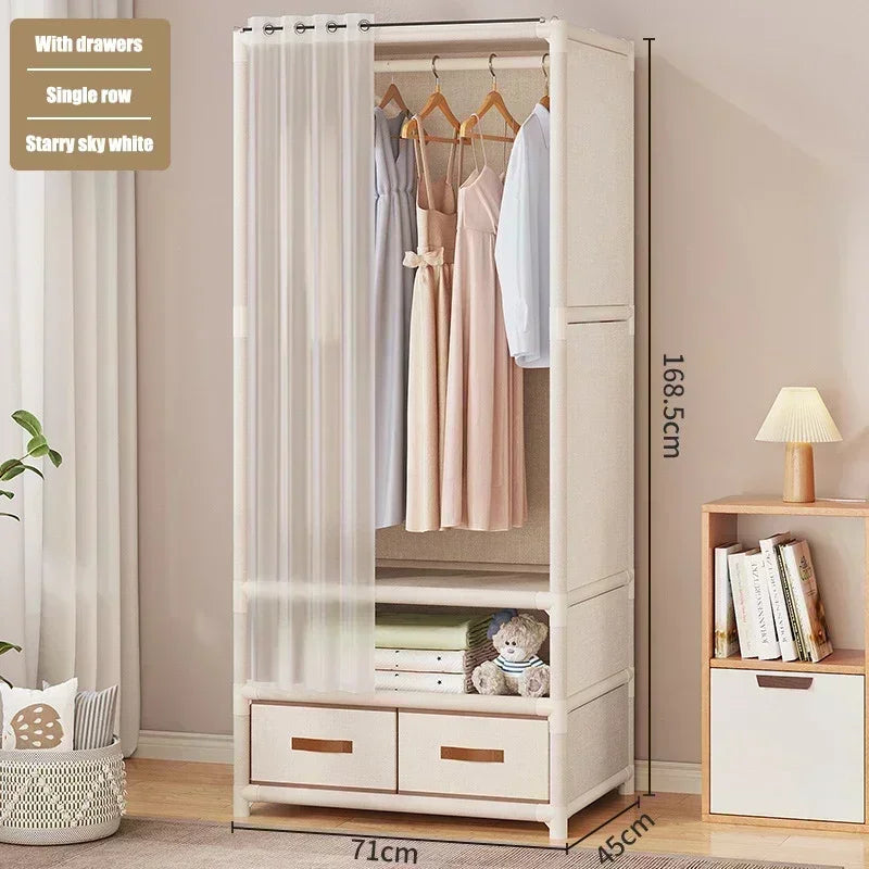 armoire vêtements moderne blanche rangées tiroirs compartiments rideau paires vêtements suspendus panier ours tasse