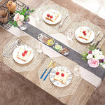 Détail du design ajouré des sets de table en plastique mélamine