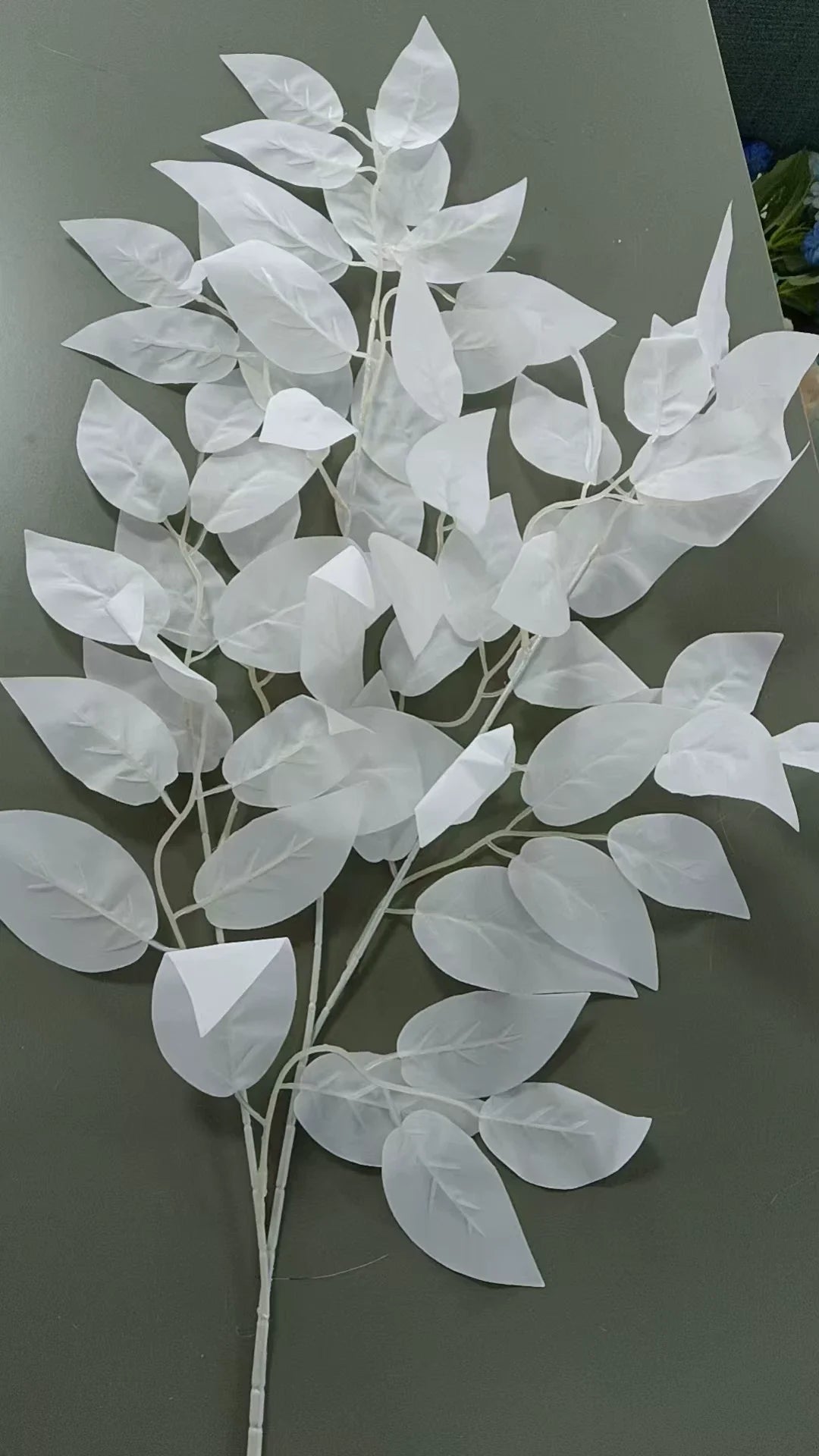 décoration mariage branches artificielles blanc rose feuilles simples extérieures moderne minimaliste ruban rouge