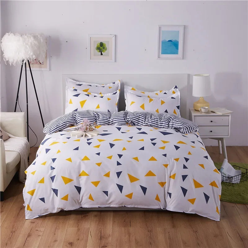 Housse de couette 240x220 sur un lit avec accessoires de décoration